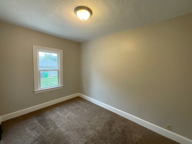 Building Photo - 19824 Pasnow Ave