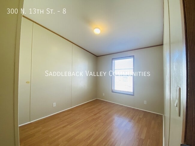 Building Photo - 300 N 13th St