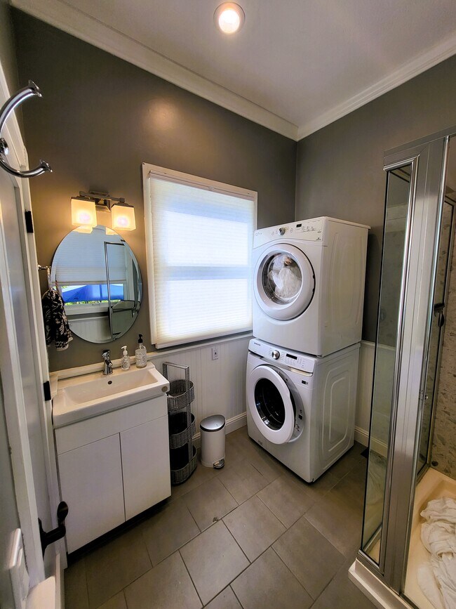 Building Photo - 119 Commercial St