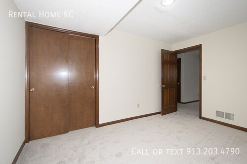 Building Photo - 5613 Riley-