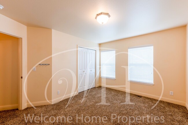 Building Photo - Spacious Home with Vaulted Ceilings