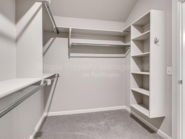 Building Photo - 400 Fallview Ct