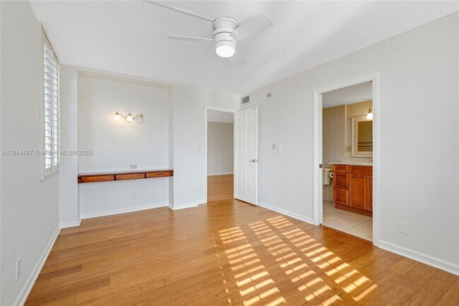 Building Photo - 1811 Sabal Palm Dr