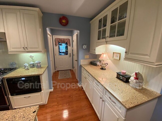 Building Photo - 4724 Coach Hill Dr