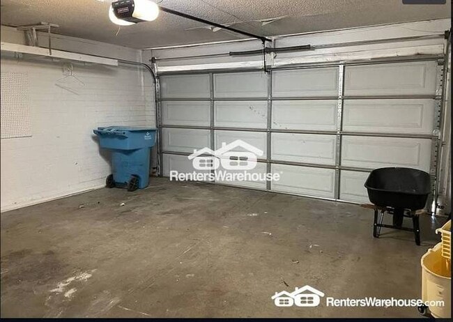 Building Photo - 3BD/2BA Home With Pool in Phoenix, AZ