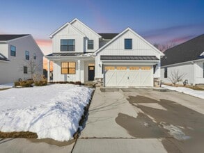 Building Photo - 6246 Hawthorne Ave