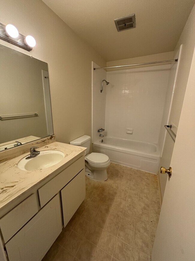 Building Photo - 5059 Charmian Dr