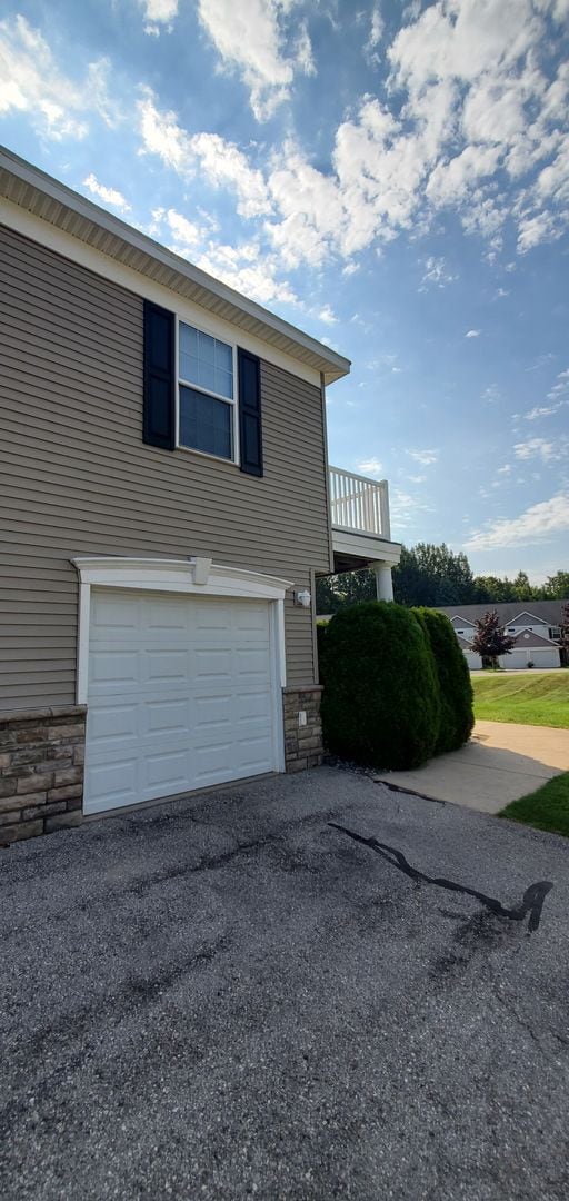 Building Photo - 3231 Wexford Dr