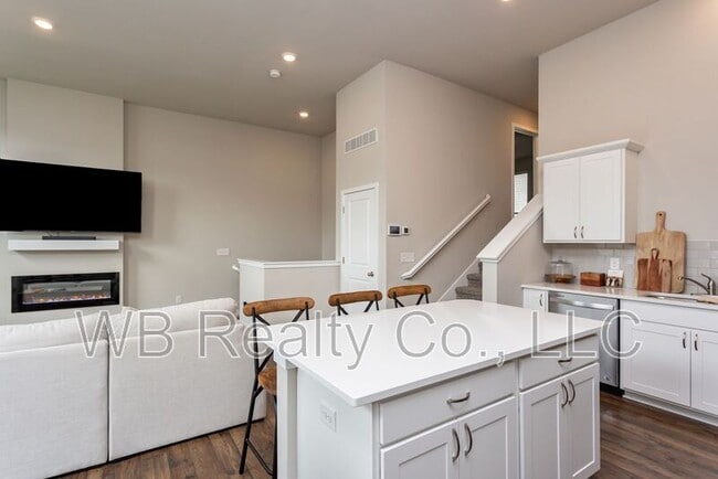 Building Photo - 9750 Turnpoint Dr