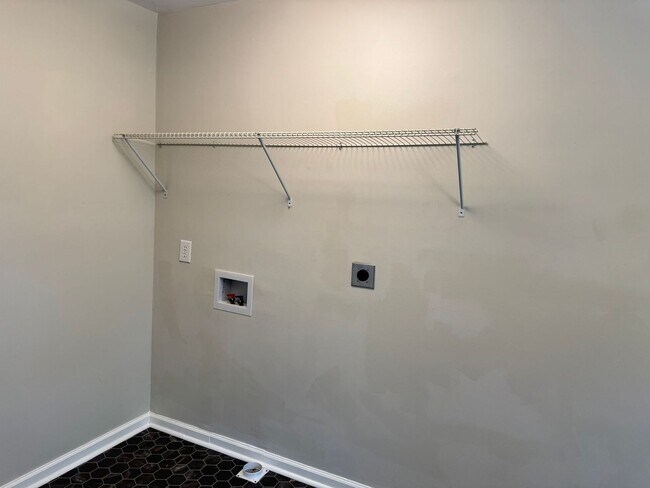 Building Photo - 907 Elwood Dr