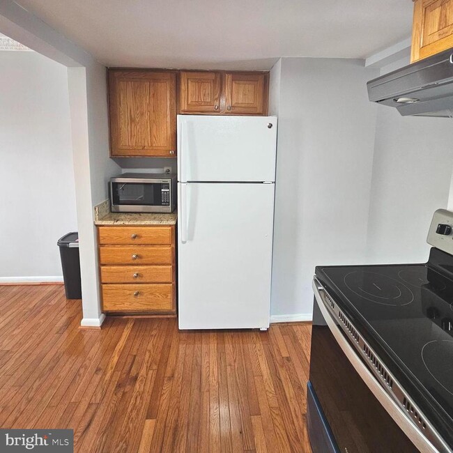 Building Photo - 9657 Lindenbrook St