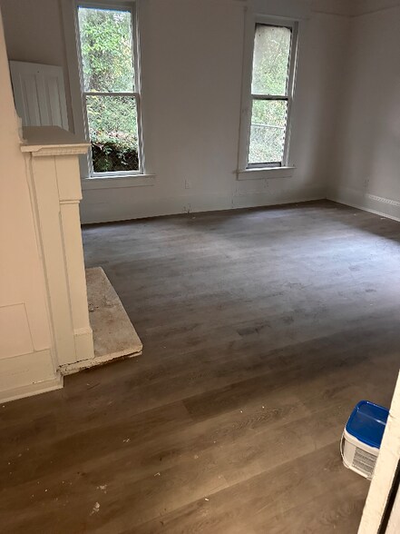 Building Photo - 7 Myrtle St SW