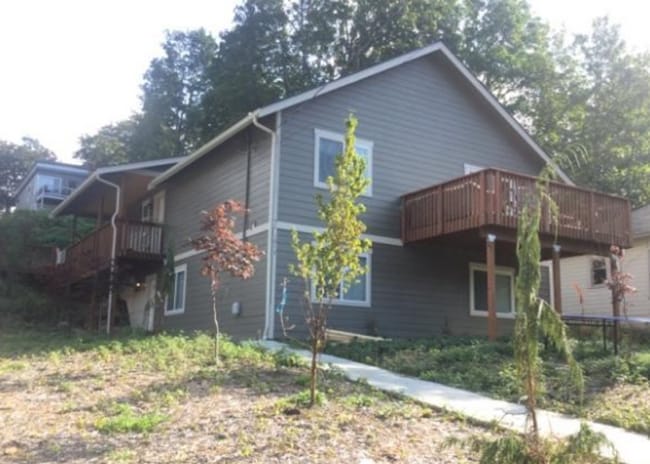 Building Photo - 7 Bedroom Home for Prelease in Sehome Neighborhood!