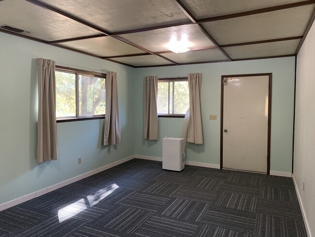 Building Photo - Studio apartment in Pleasant Valley - rent includes water/sewer/garbage