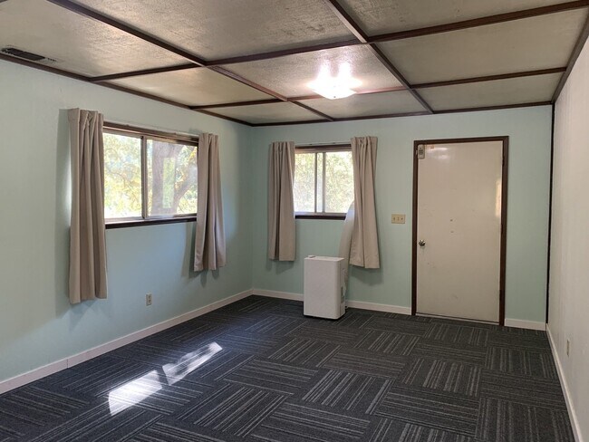 Building Photo - Studio apartment in Pleasant Valley - rent...
