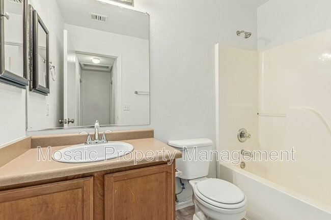 Building Photo - 1543 S Danielson Way