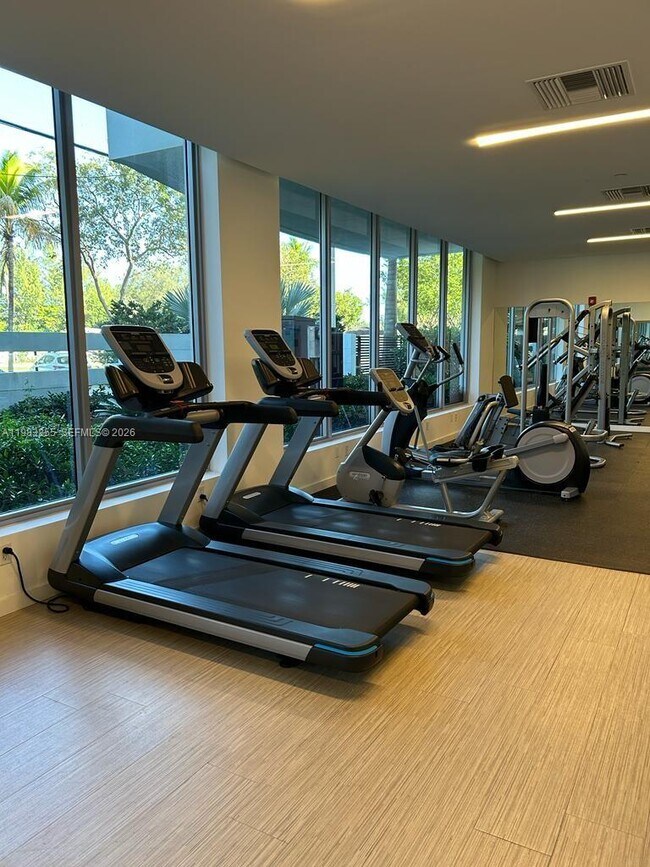 Building Photo - 13800 Highland Dr