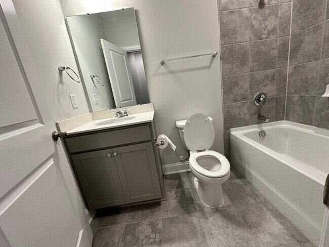 Level 1 bathroom - 579 Forestville Rd
