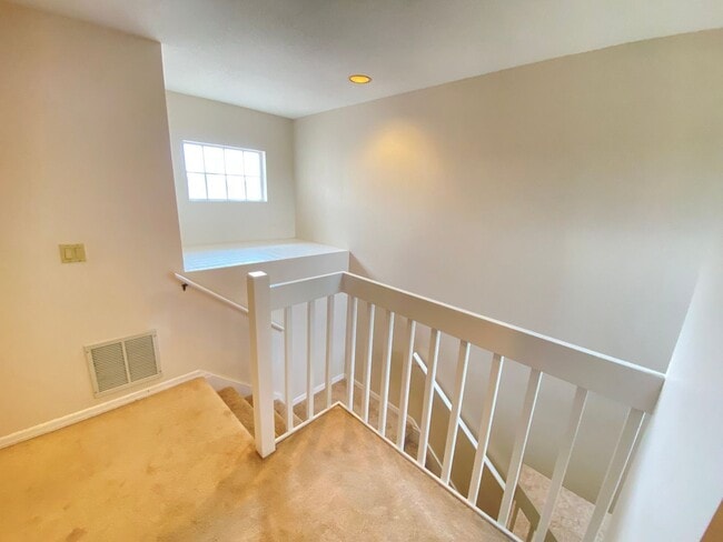 Building Photo - 3708 Molona Dr