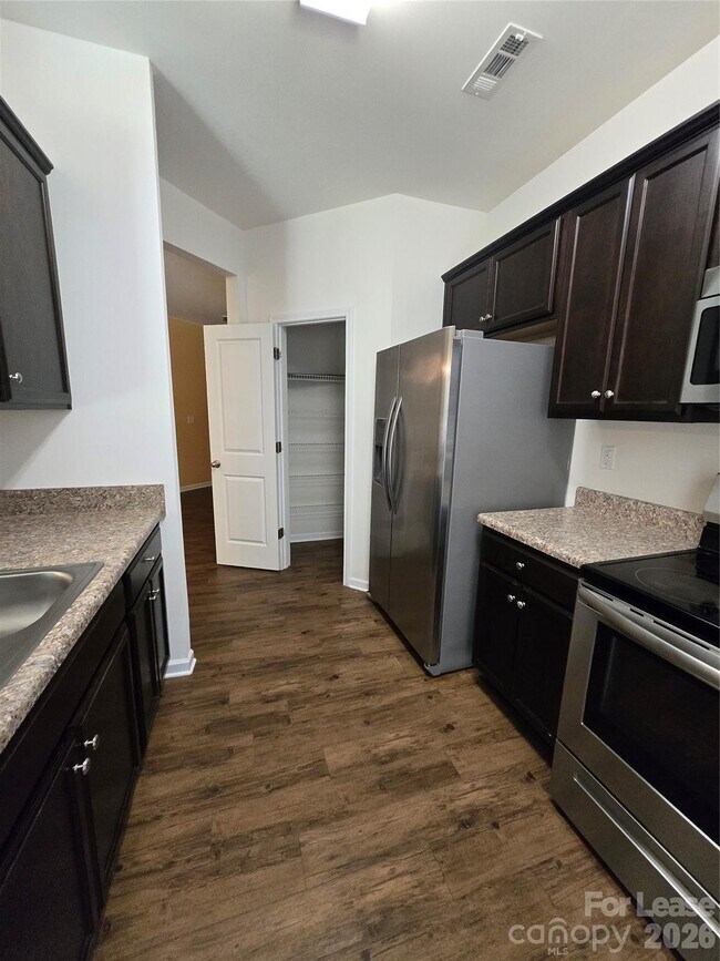 Building Photo - 9138 Bradstreet Commons Way