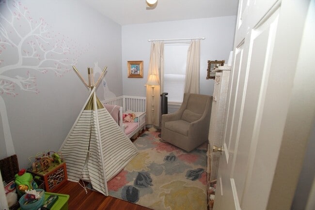 Building Photo - 31 Linden Pl