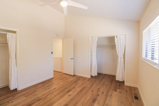 Building Photo - Updated and Spacious 2-Bed, 2-Bath House with Garage in Marvin Gardens