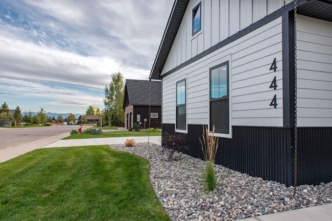 Building Photo - 444 Cowboy Trail
