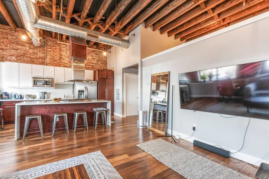 Building Photo - 621 14th St