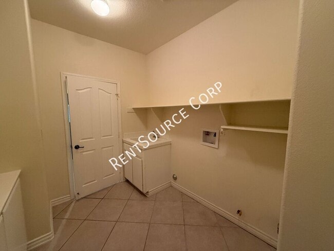 Building Photo - 3714 Pondera St