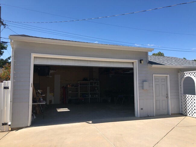 Building Photo - 6243 Gray St