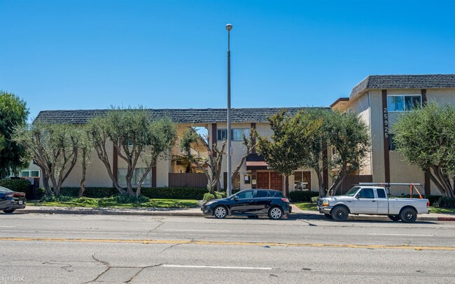 Building Photo - 2 br, 1 bath Condo - 25925 Narbonne Avenue