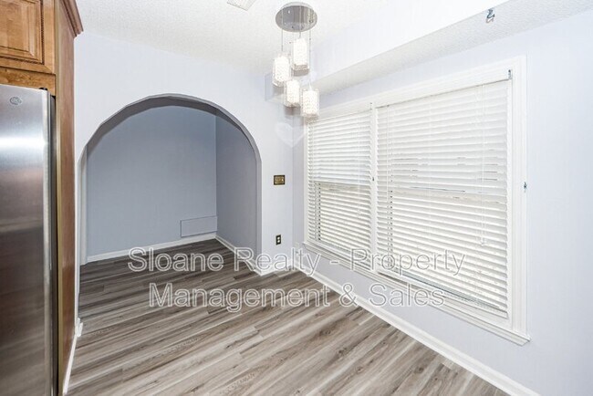 Building Photo - 176 Foxborough Rd