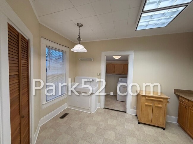 Building Photo - Tacoma Area 1 Bedroom Cottage