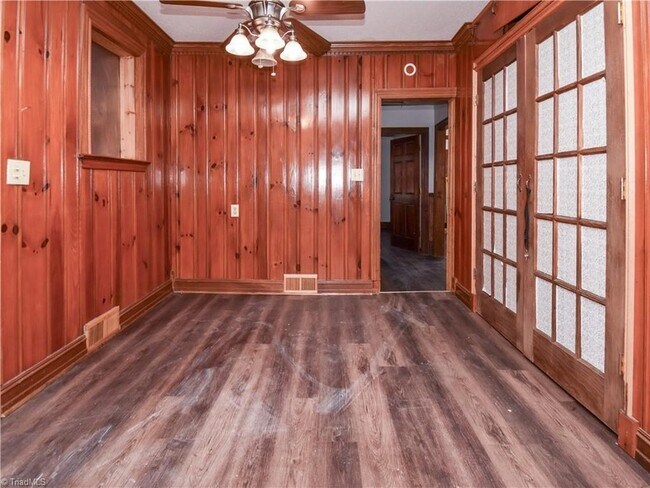 Building Photo - 3872 Leo St