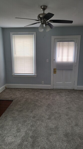 Building Photo - 407 E Ross Ave