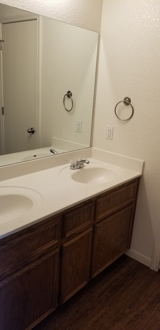 Building Photo - 4606 Waterfall Dr