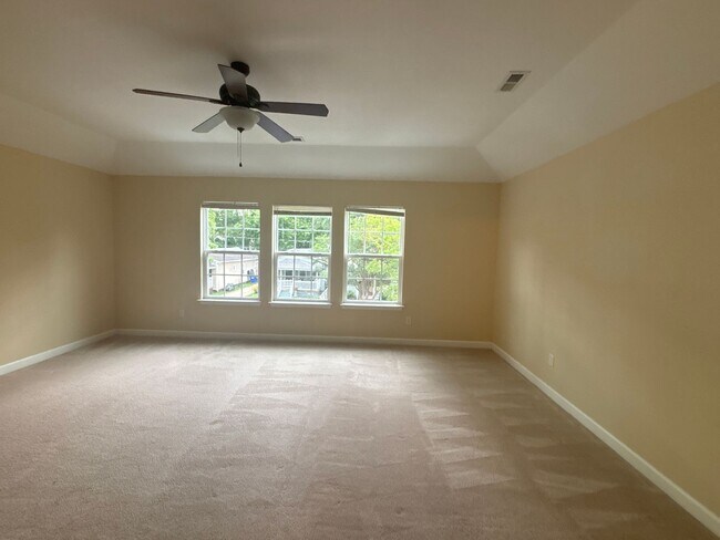 Building Photo - Spacious 4-Bedroom Home Near Base – No Tun...