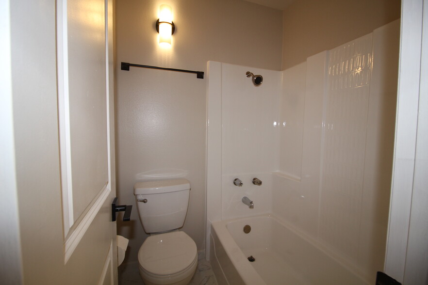 Building Photo - 4879 Collwood Blvd