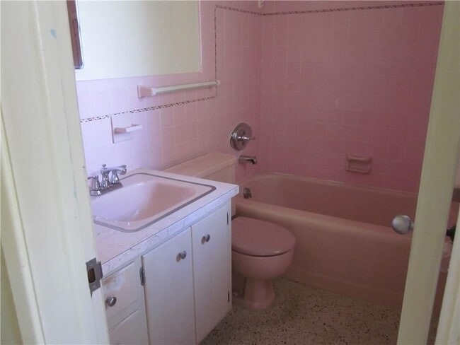 Building Photo - 2120 NE 56th St