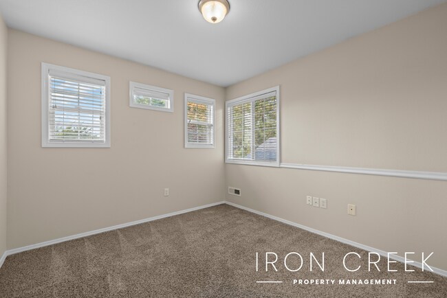 Building Photo - Quiet Abode in Prime Location with Easy Ac...
