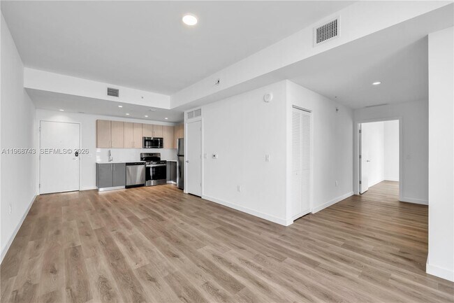 Building Photo - 1642 NE 1st Ave