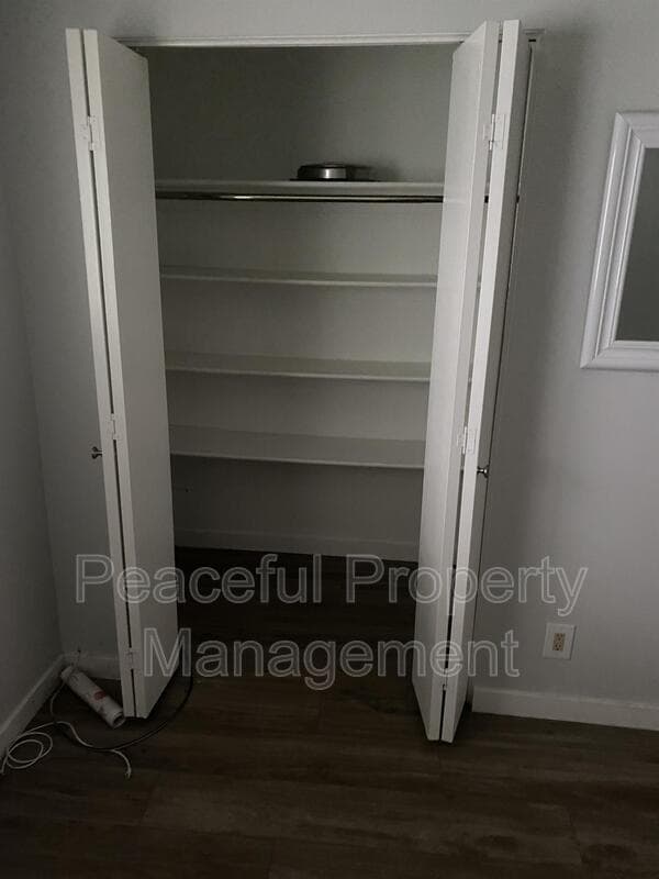 Building Photo - 1633 Woodland Dr