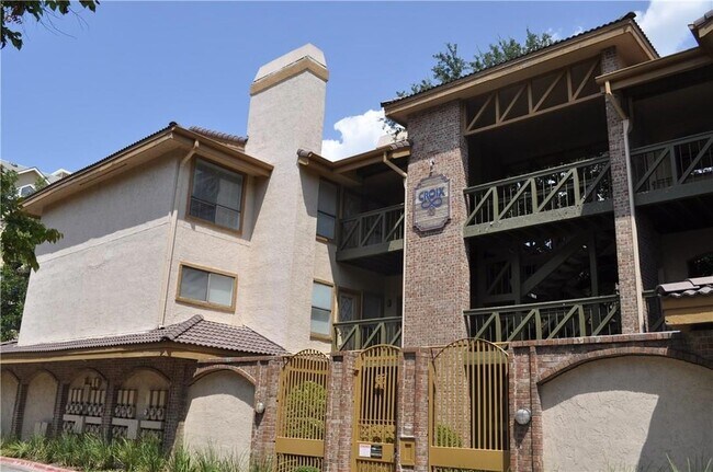 Building Photo - 806 W 24th St