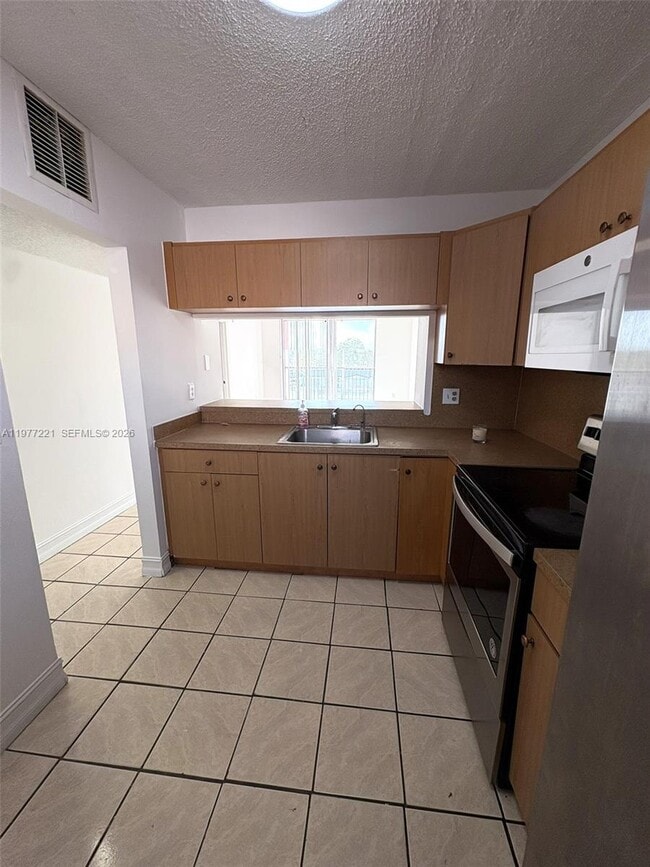 Building Photo - 19805 SW 114th Ave