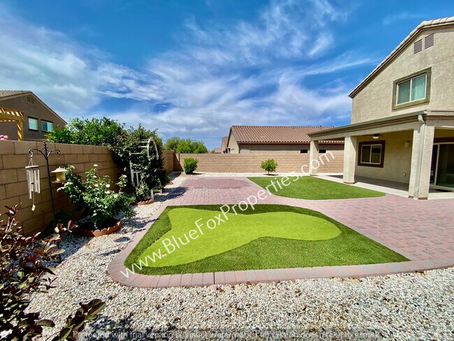 Building Photo - 9009 W Rolling Springs Dr