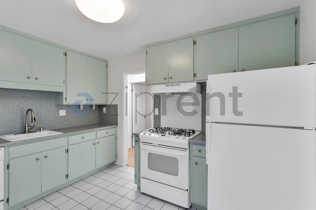 Building Photo - 500 Middlesex Rd