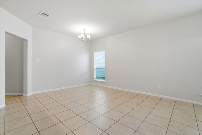 Building Photo - 116 Camelot Pl Ct