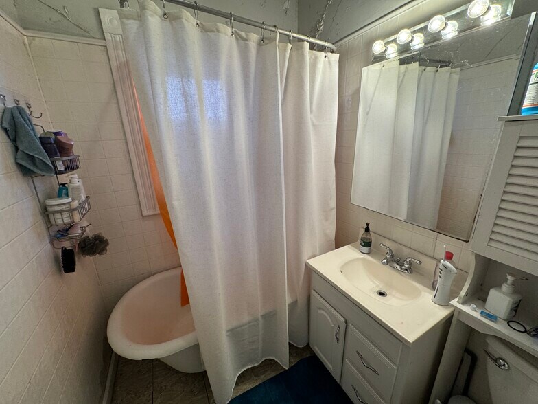 Building Photo - 51 Ibbetson St