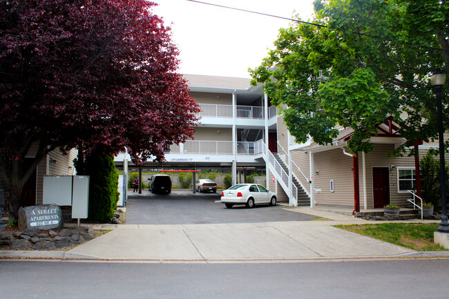 Building Photo - 822 NE A St