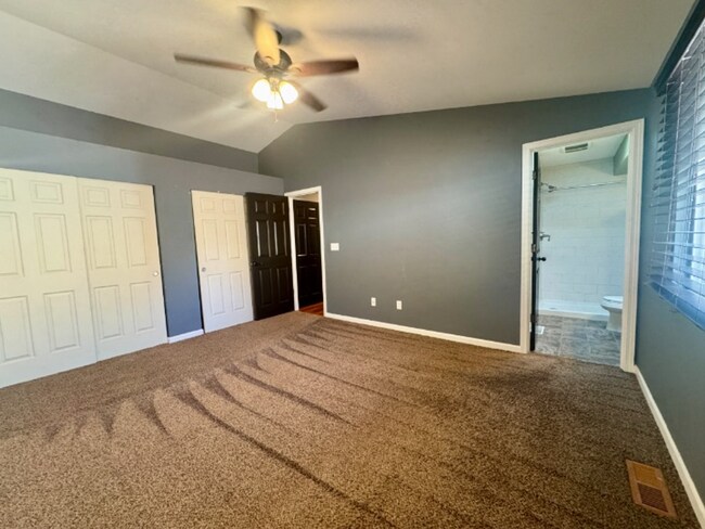 Building Photo - $500 Move In Discount! | 3 Bedroom 2 Bath ...